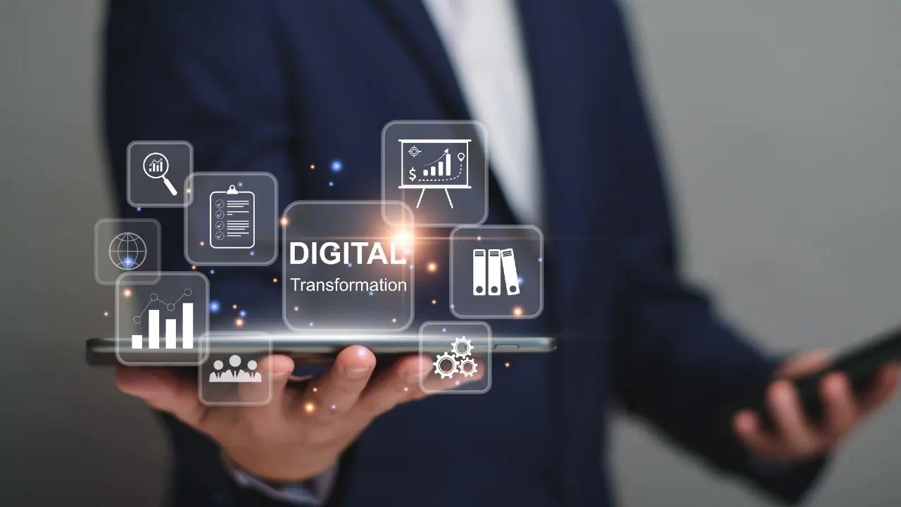 10 ақпанда өткен Үкіметтің кеңейтілген отырысында Президент Қасым-Жомарт Тоқаев цифрландыру мен жасанды интеллектіні енгізу мемлекеттік басқару, экономика және әлеуметтік саясат жүйесінің өзегіне айналуы тиіс екенін атап өтті.