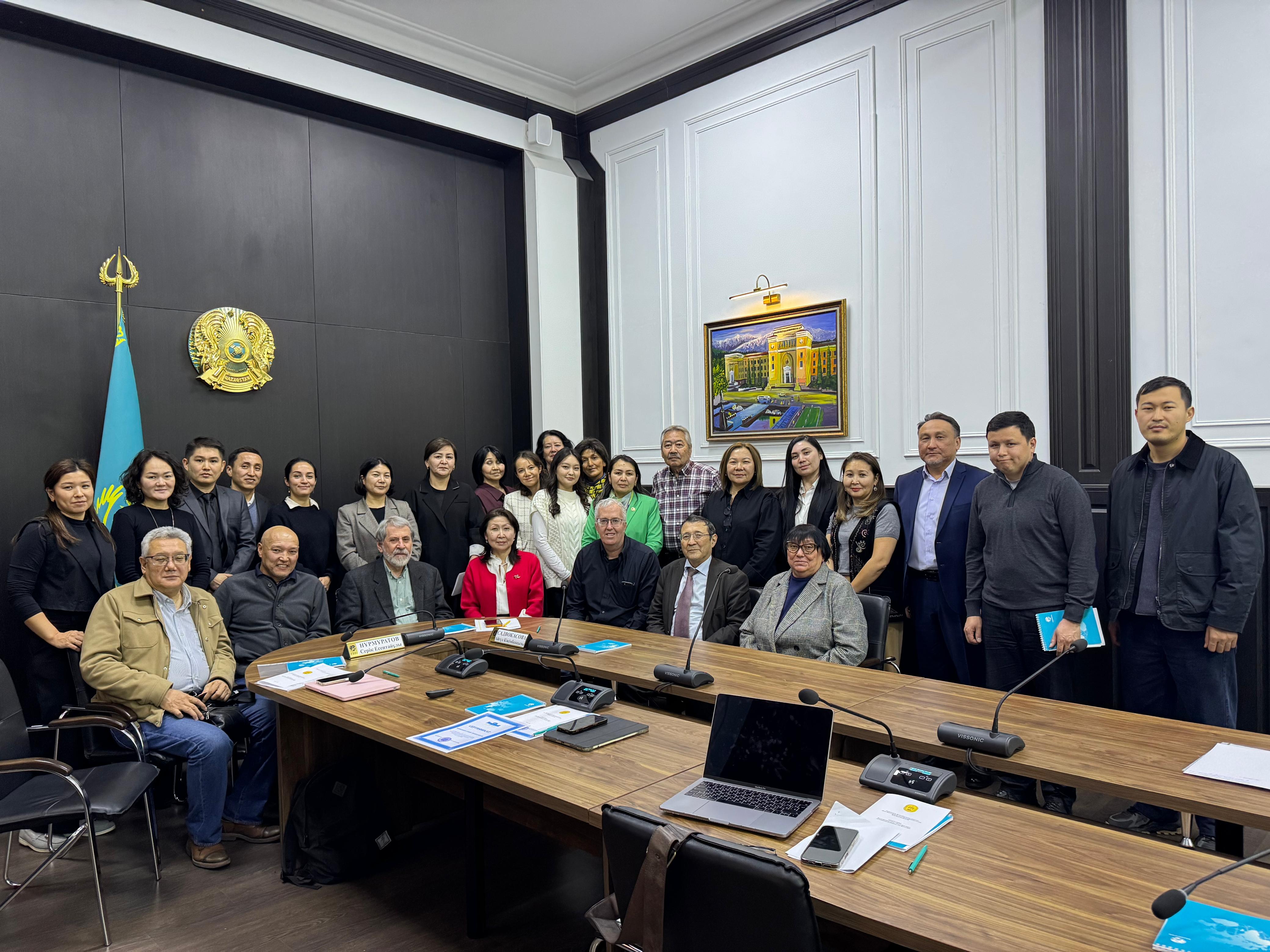 Кадр ішіндегі Философия: ФСДИ Дүниежүзілік философия күнін атап өтті