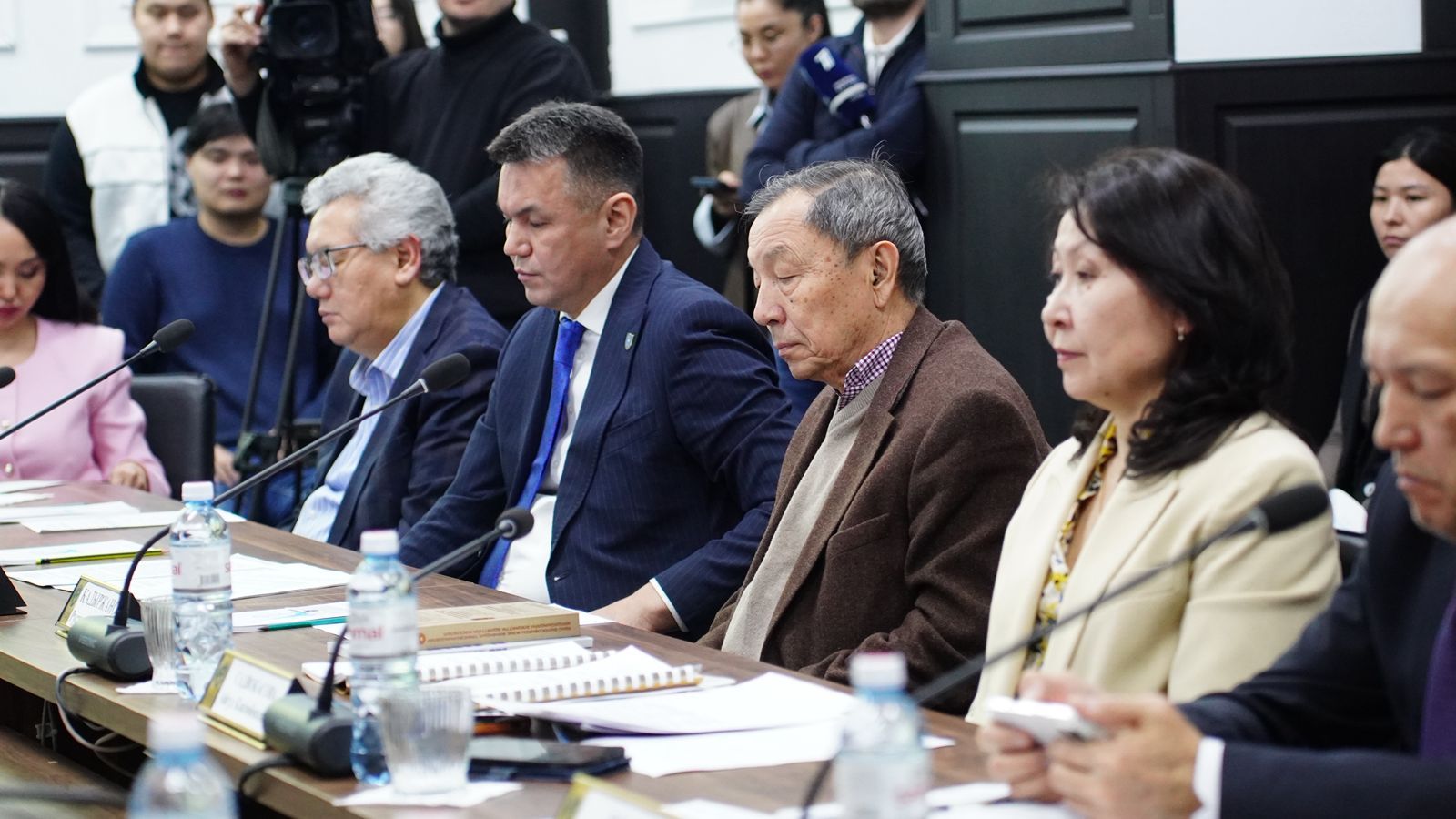 Жаңа Конституция жобасын және оның мемлекетті одан әрі трансформациялаудағы маңызын талқылау