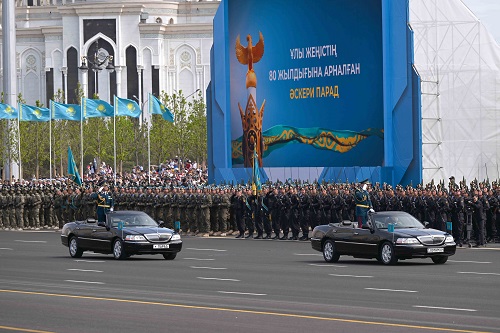 Президент Касым-Жомарт Токаев и Генеральный секретарь ЦК Коммунистической партии Вьетнама То Лам приняли участие в военном параде