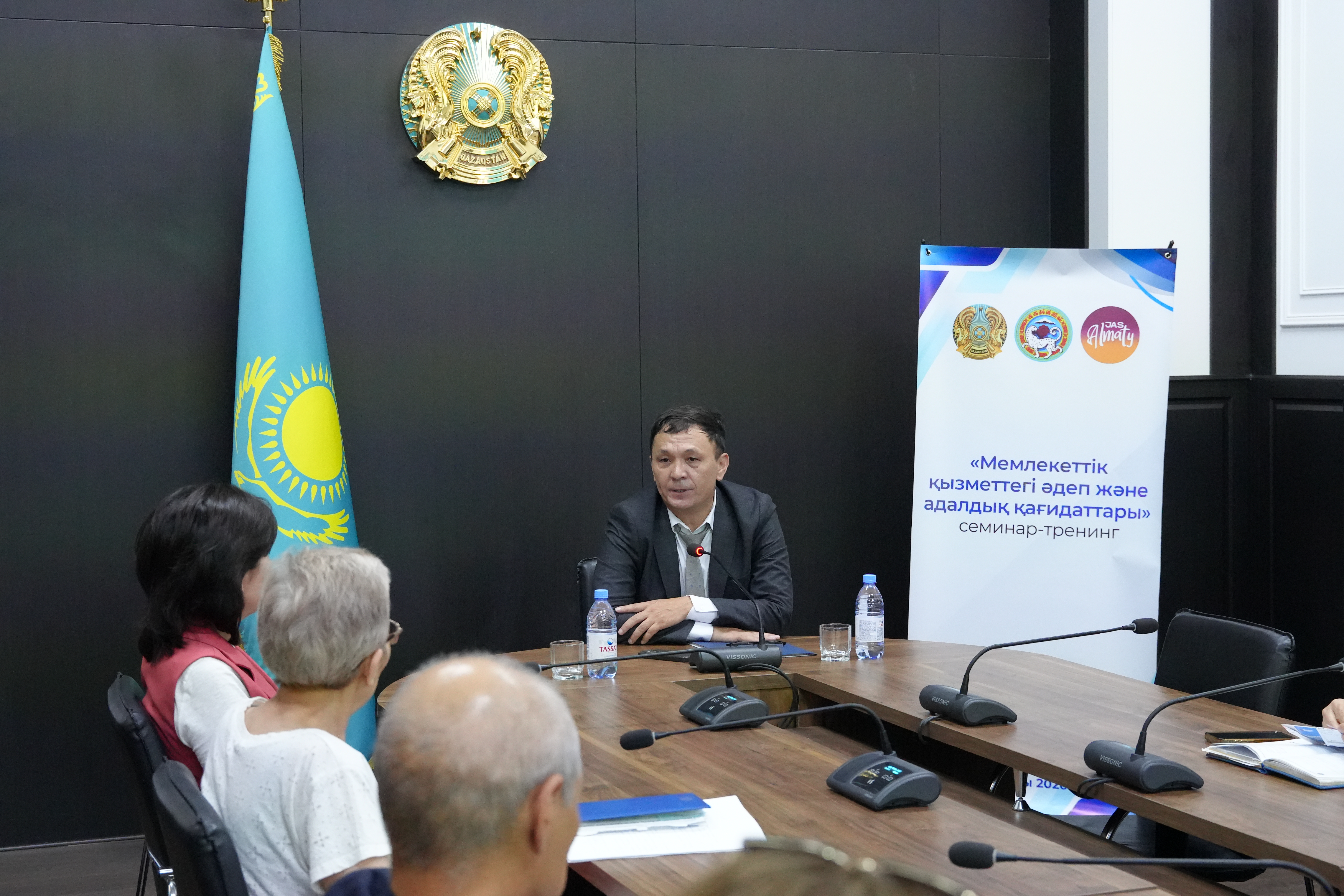 2026 жылғы 22 маусымда Философия, саясаттану және дінтану институтында Сыбайлас жемқорлыққа қарсы іс-қимыл жөніндегі іс-шаралар жоспары аясында «Мемлекеттік қызметтегі әдеп пен адалдық қағидаттары» тақырыбында семинар өтті.