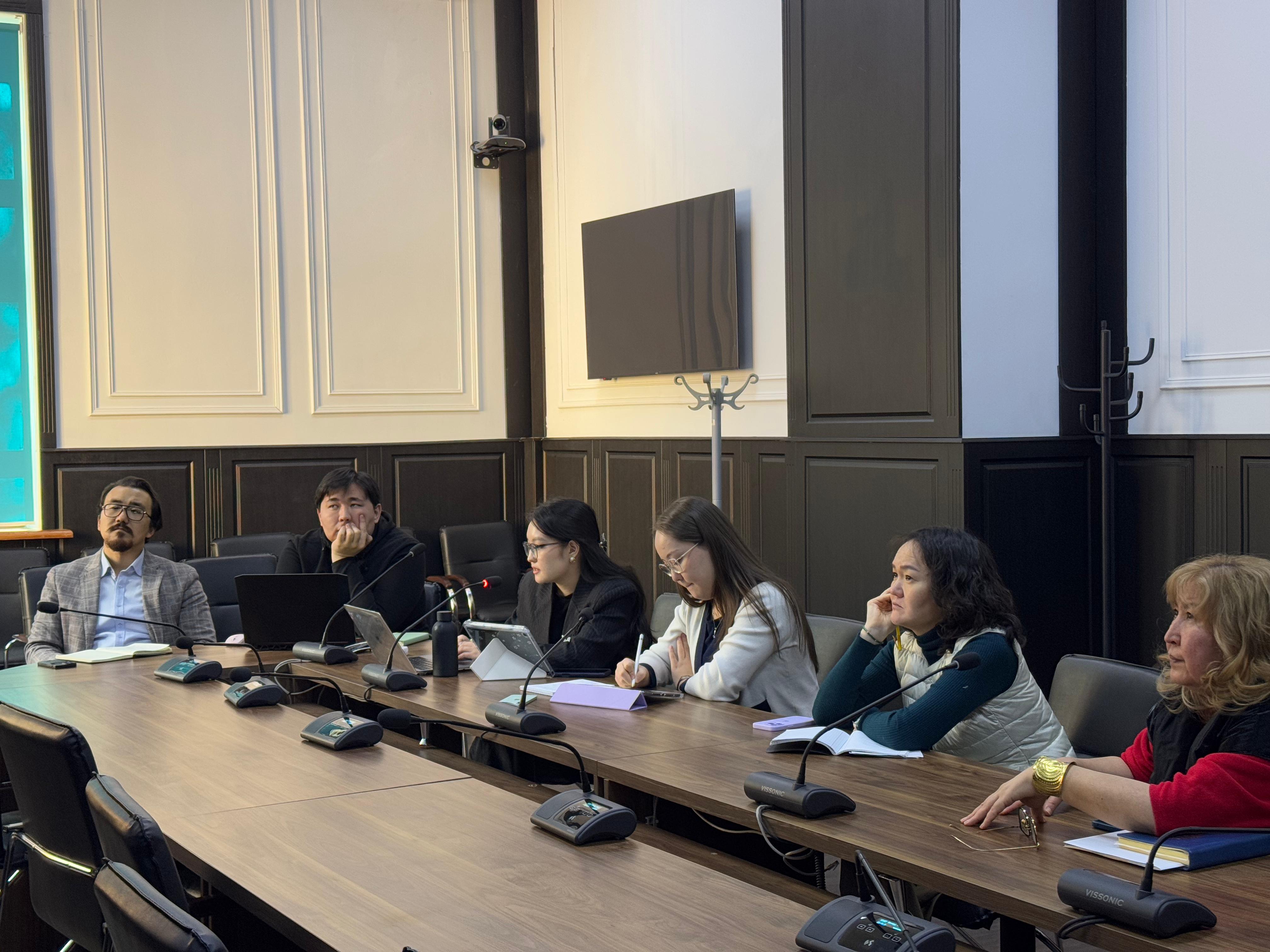 «Зерттеу жұмысында жасанды интеллект құралдарын пайдалану» тақырыбында ғылыми-әдістемелік талқылау өтті.