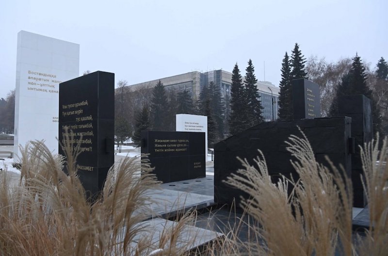 «Қара және ақ тастардың өзіндік мәні бар»: Айдар Әміребаев «Тағзым» мемориалы туралы