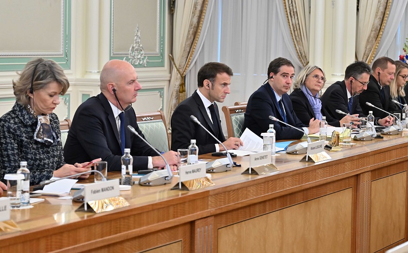 The head of State held talks with the French President in an expanded format   