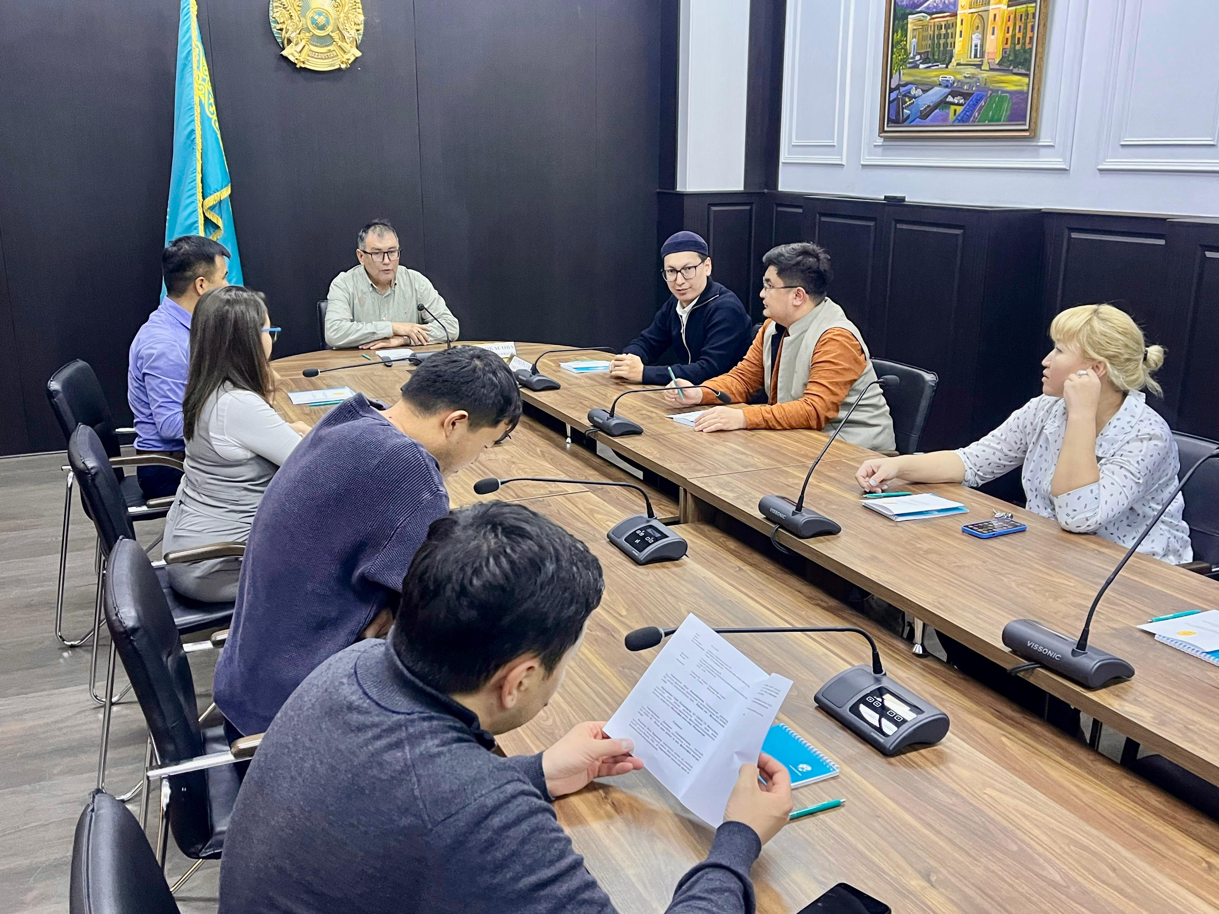 Жас мамандармен кездесу