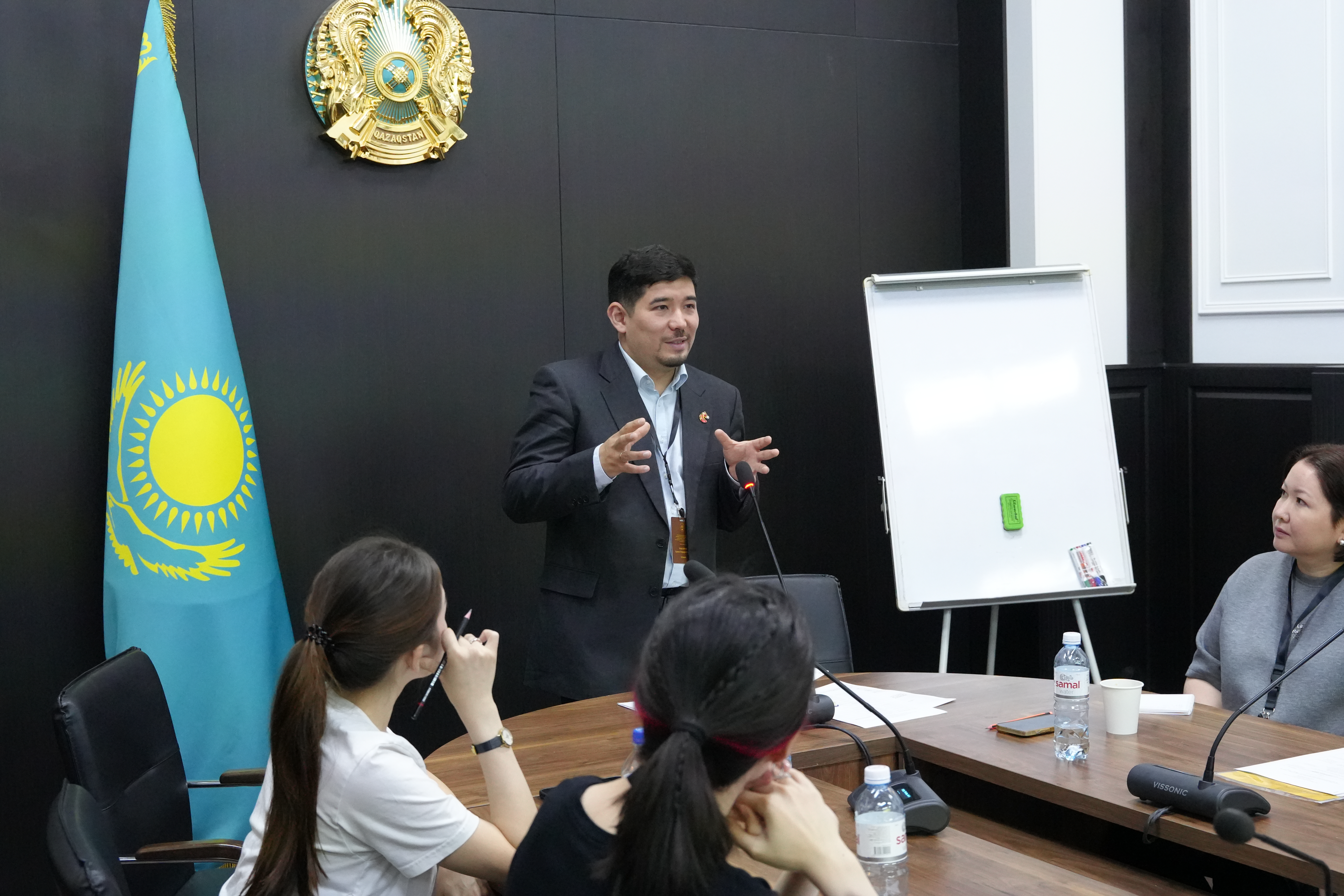 Идеядан зерттеу құралына дейін: I Жазғы мектеп жұмысының екінші күнінің қорытындылары