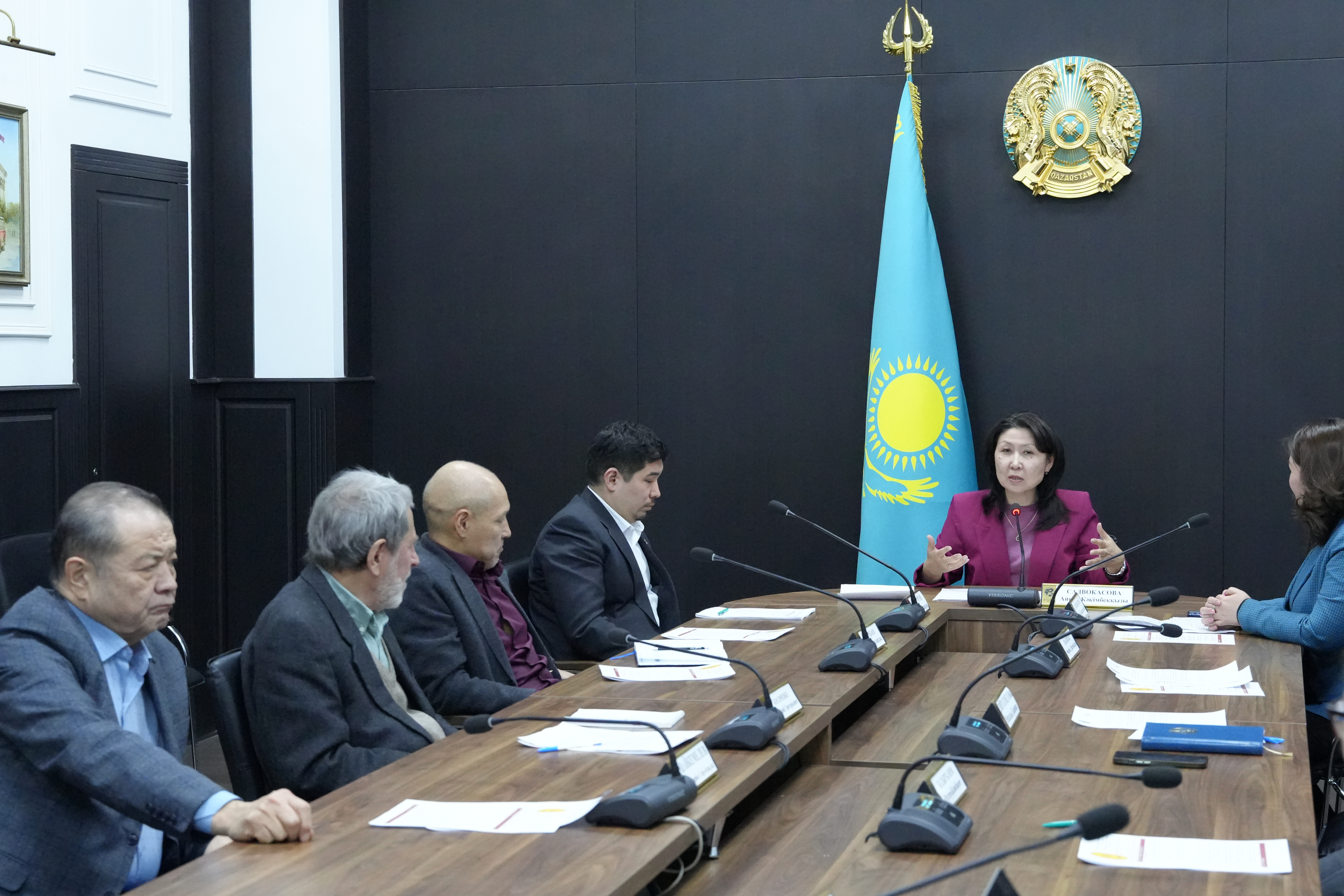 ЭКСПЕРТЫ ПОДЧЕРКНУЛИ СОЗИДАТЕЛЬНЫЙ ХАРАКТЕР ПРОЕКТА НОВОЙ КОНСТИТУЦИИ