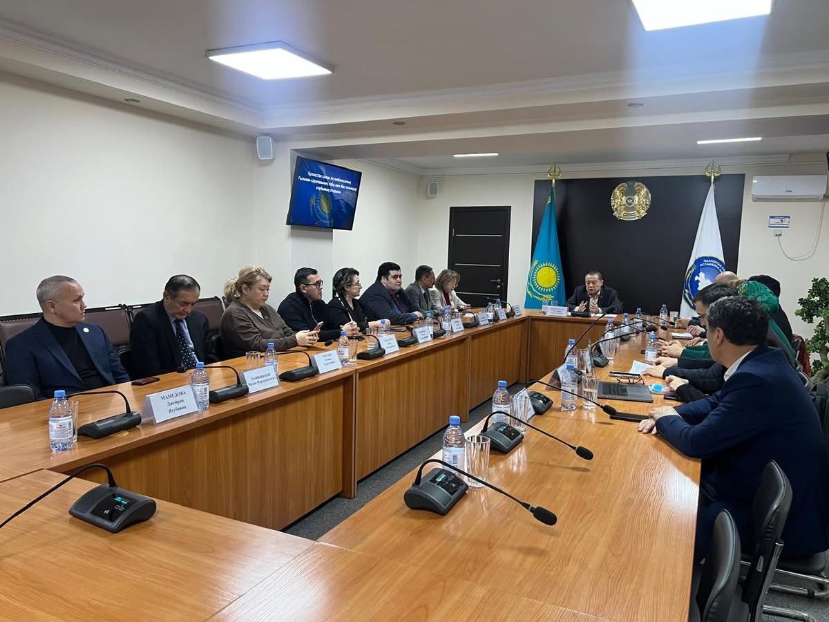 2026 жылғы 12 ақпанда Алматы қаласындағы Достық үйінде Қазақстан халқы Ассамблеясының Ғылыми-сараптамалық тобы мен ҚР Жас ғалымдар клубының жаңа Конституцияны қолдауға арналған, алдағы референдумға бағытталған отырысы өтті.