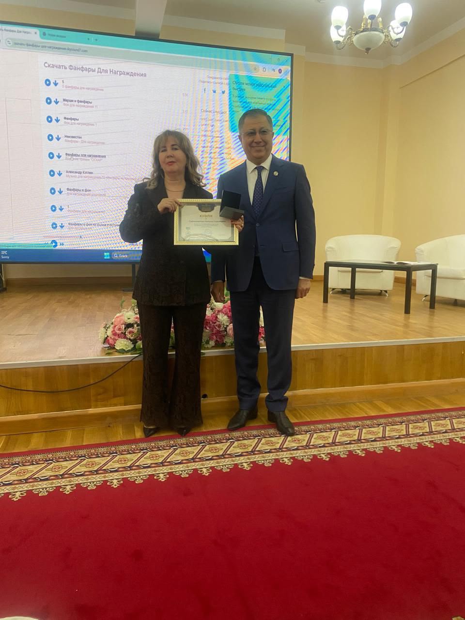 УЧЁНЫЕ ИНСТИТУТА ОТМЕЧЕНЫ НАГРУДНЫМИ ЗНАКАМИ