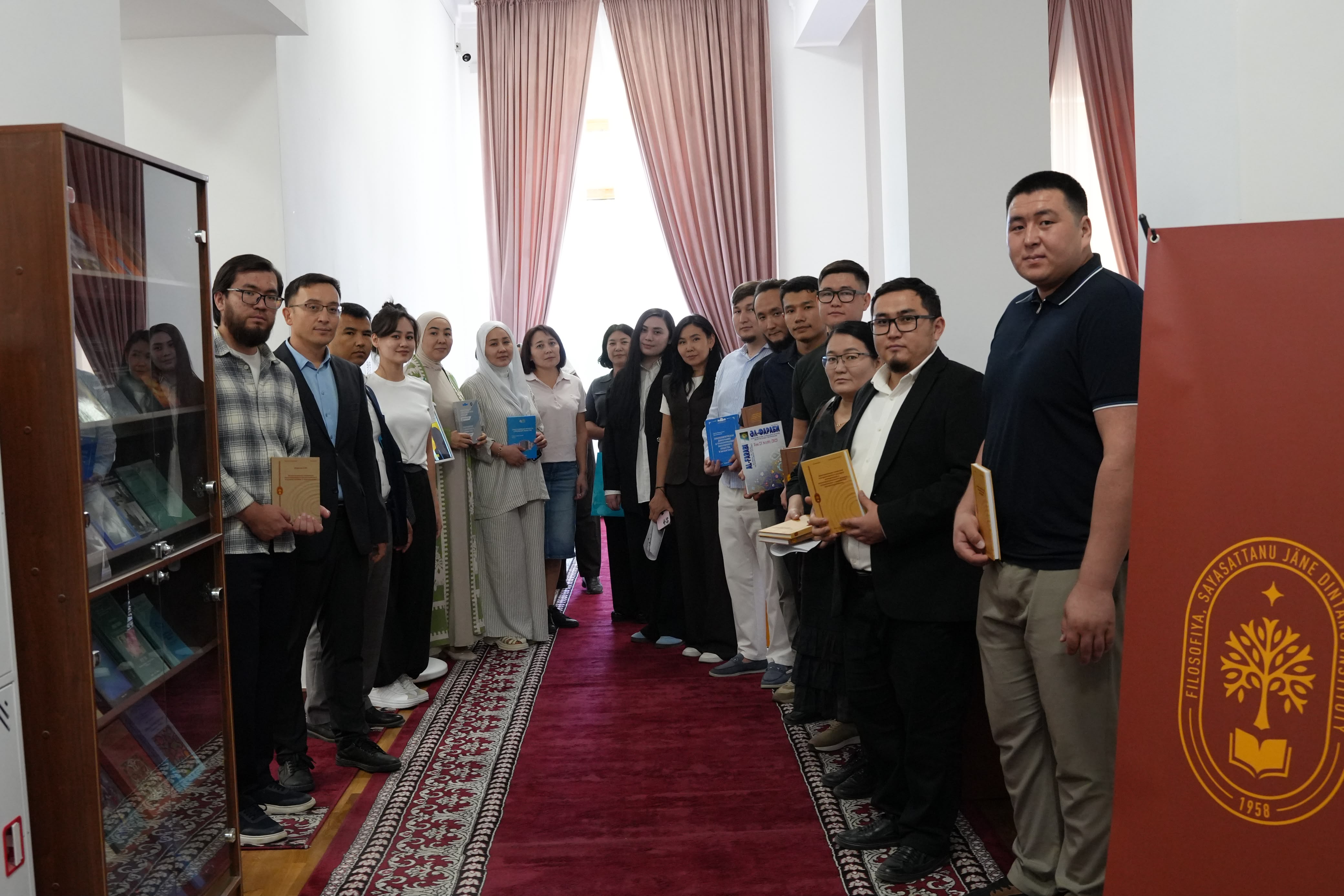 ИНСТИТУТТА АШЫҚ ЕСІКТЕР КҮНІ ӨТТІ