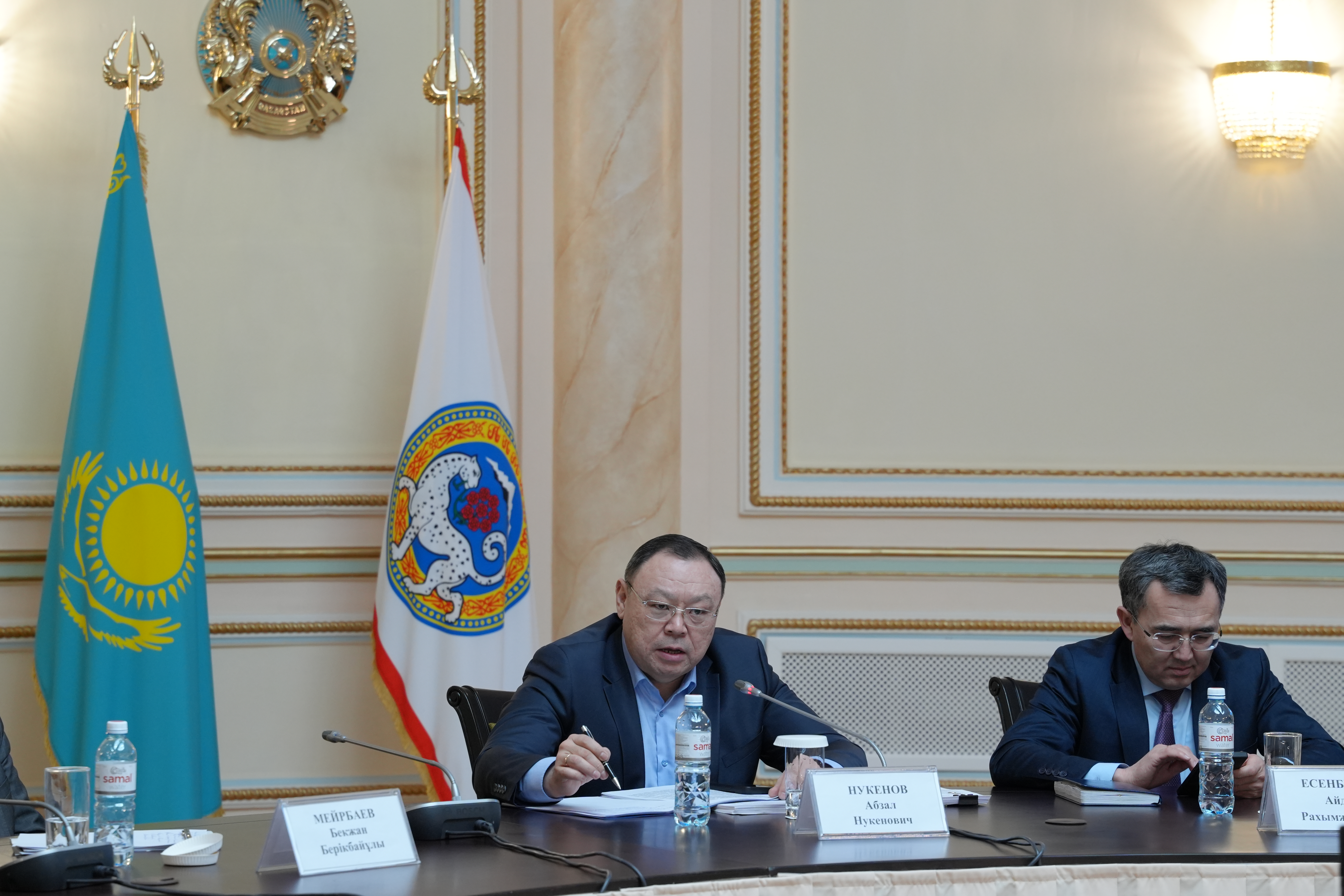 Эксперты Института приняли участие во встрече с заместителем акима города